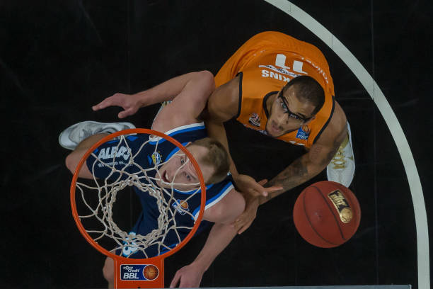 [天下足球]麦迪逊双响 曼城主场不敌热刺.