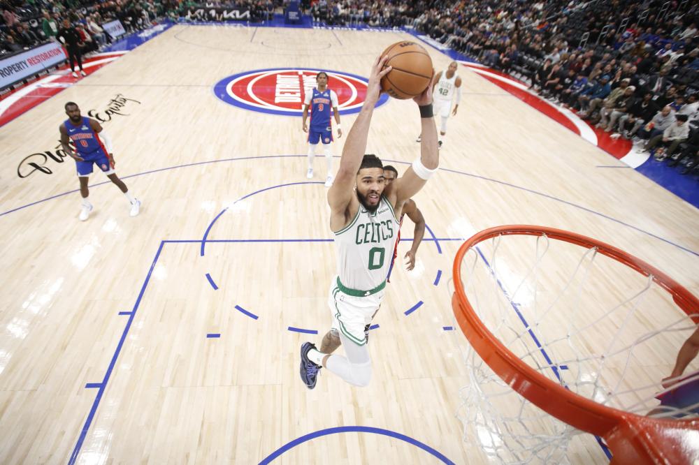 他在中场与 他在中场与