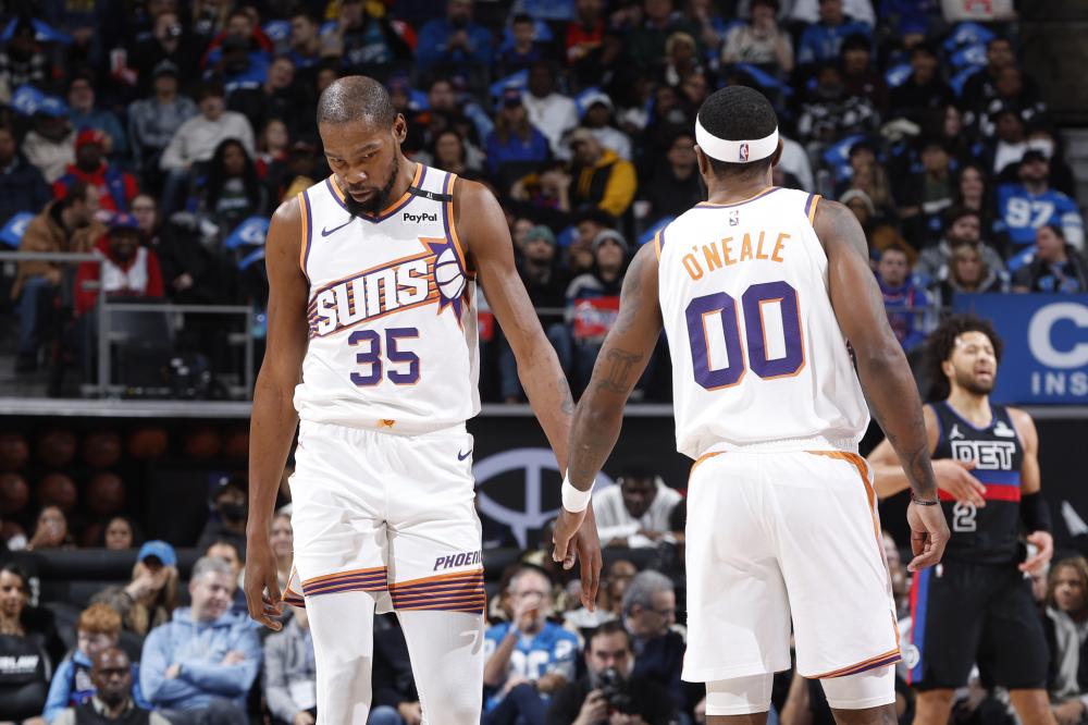 玩得很开心啊！唐斯中国行“偶遇”小卡 当场进行三分PK